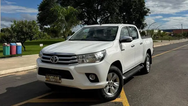 Carro Toyota Hilux Cabine Dupla 2017 Hilux 2.7 SR CD 4x2 (Flex) (Aut)