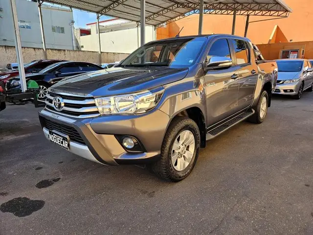 Carro Toyota Hilux Cabine Dupla 2017 Hilux 2.8 TDI SRV CD 4x4 (Aut)