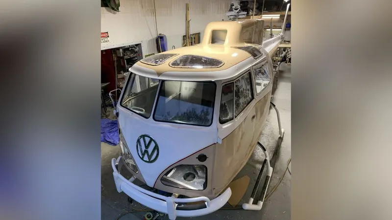 Kombicóptero: projeto insano transforma Kombi em helicóptero bizarro
