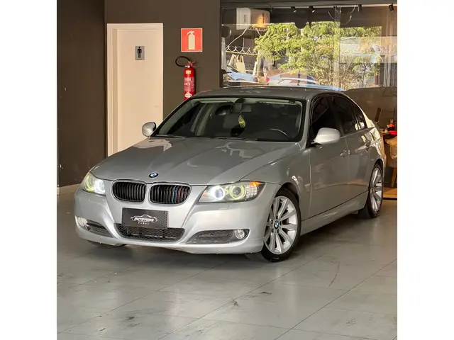 Carro BMW 320i 2011 320i Top 2.0 16V