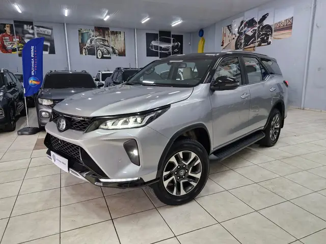 Carro Toyota SW4 2023 Diamond  2.8 turbodiesel 7L 4x4 (Aut)
