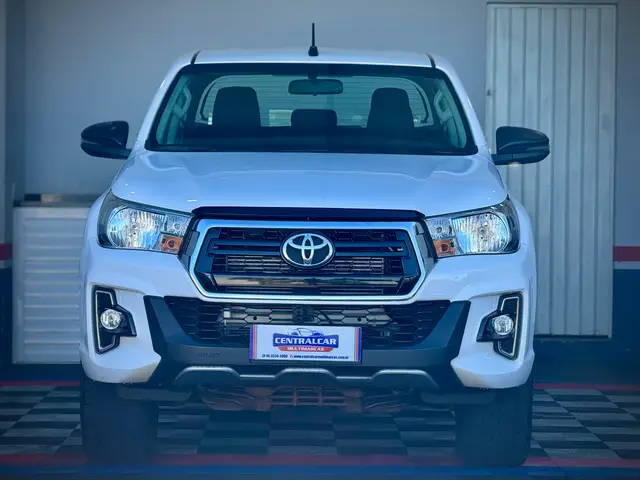 Carro Toyota Hilux Cabine Dupla 2020 Hilux 2.8 TDI CD SR 4x4 (Aut)