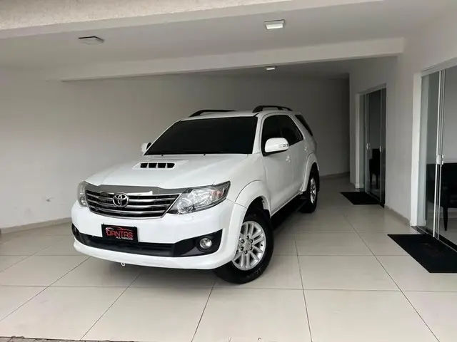 Carro Toyota Hilux SW4 2014 3.0 TDI 4x4 SRV 5L