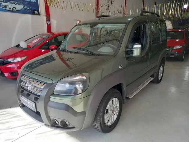 Carro Fiat Doblò 2012 Adventure 1.8 16V (Flex)