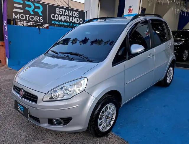 Carro Fiat Idea 2013 Attractive 1.4 8V (Flex)