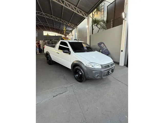 Carro Fiat Strada 2015 Working 1.4 (Flex)