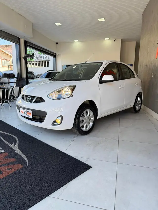 Carro Nissan March 2016 1.0 12V SV (Flex)