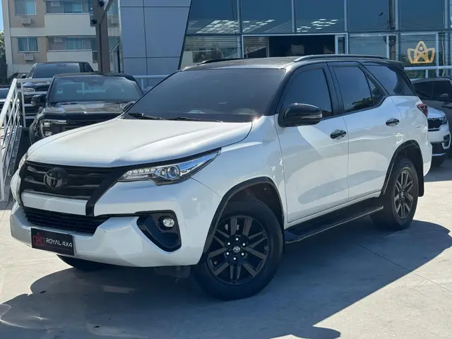 Carro Toyota SW4 2018 2.8 TDI SRX 7L 4x4 (Aut)