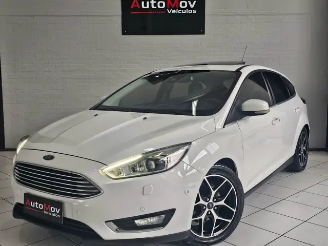 Carro Ford Focus Hatch 2016 Titanium Plus 2.0 PowerShift
