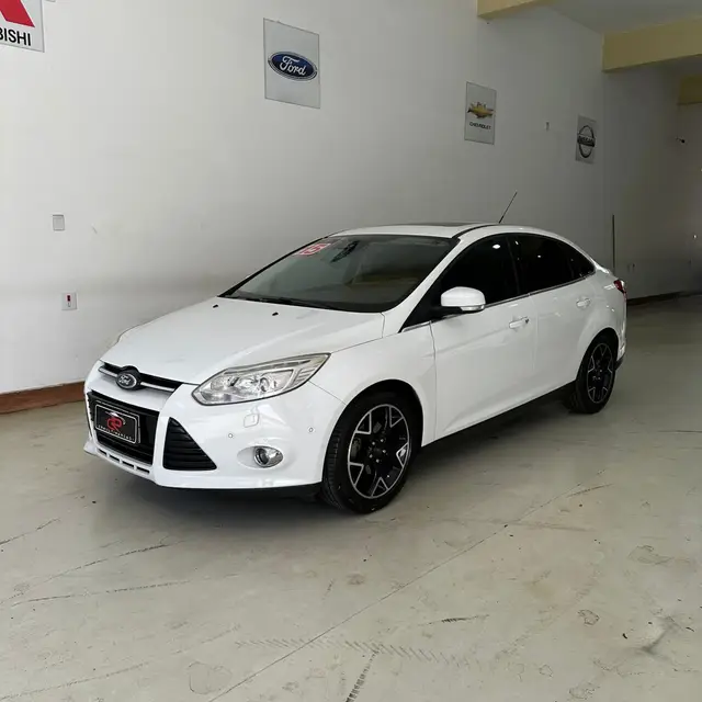 Carro Ford Focus Hatch 2015 SE 2.0 16V PowerShift