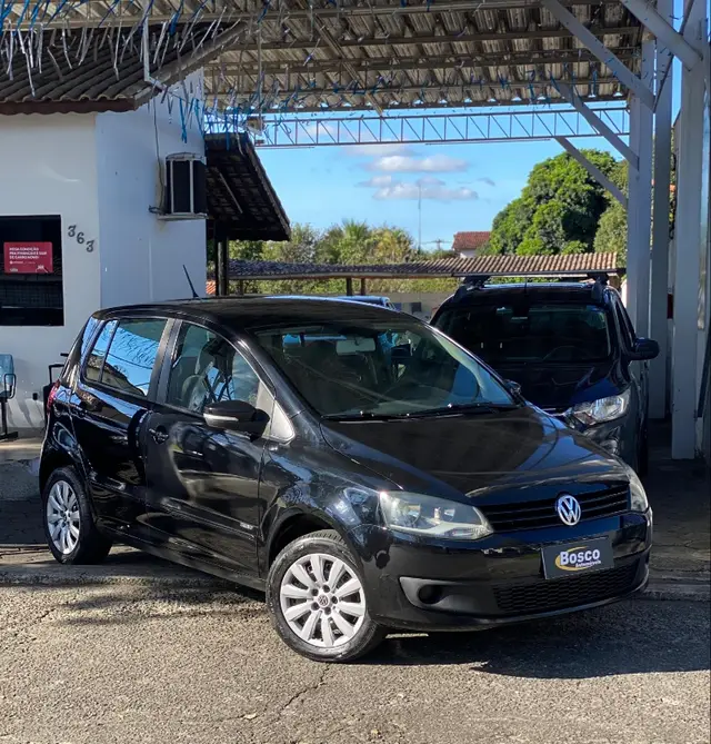 Carro Volkswagen Fox 2014 1.0 TEC (Flex) 4p
