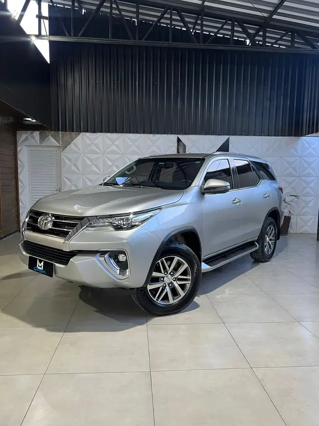 Carro Toyota SW4 2020 2.8 TDI SRX 5L 4x4 (Aut)