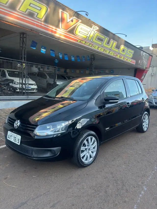 Carro Volkswagen Fox 2014 1.0 TEC (Flex) 4p