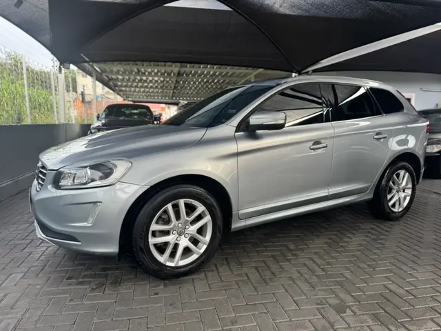 Carro Volvo XC60 2017 2.4 D5 Momentum 4WD