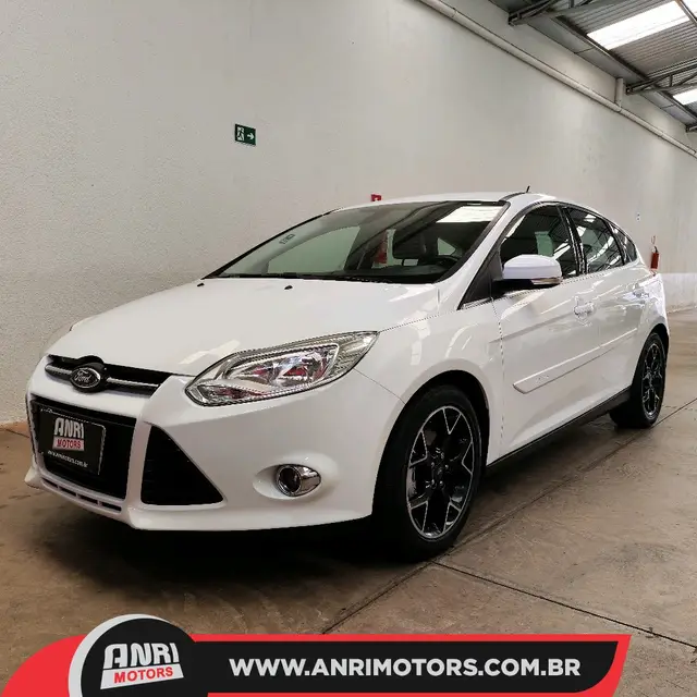Carro Ford Focus Hatch 2014 Titanium 2.0 16V PowerShift