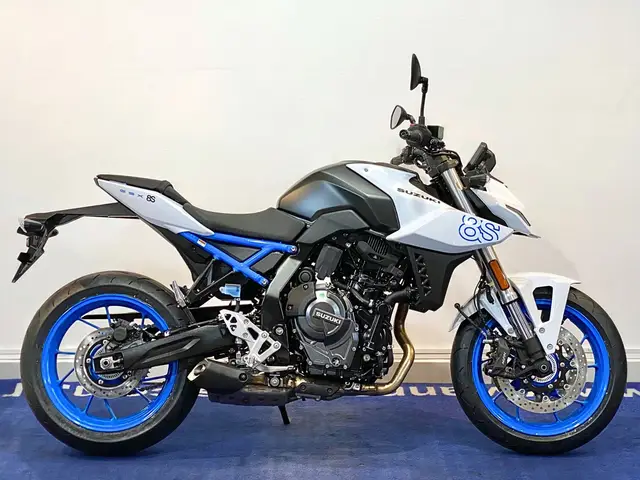 Carro Suzuki GSX-8S 2025 776 cc