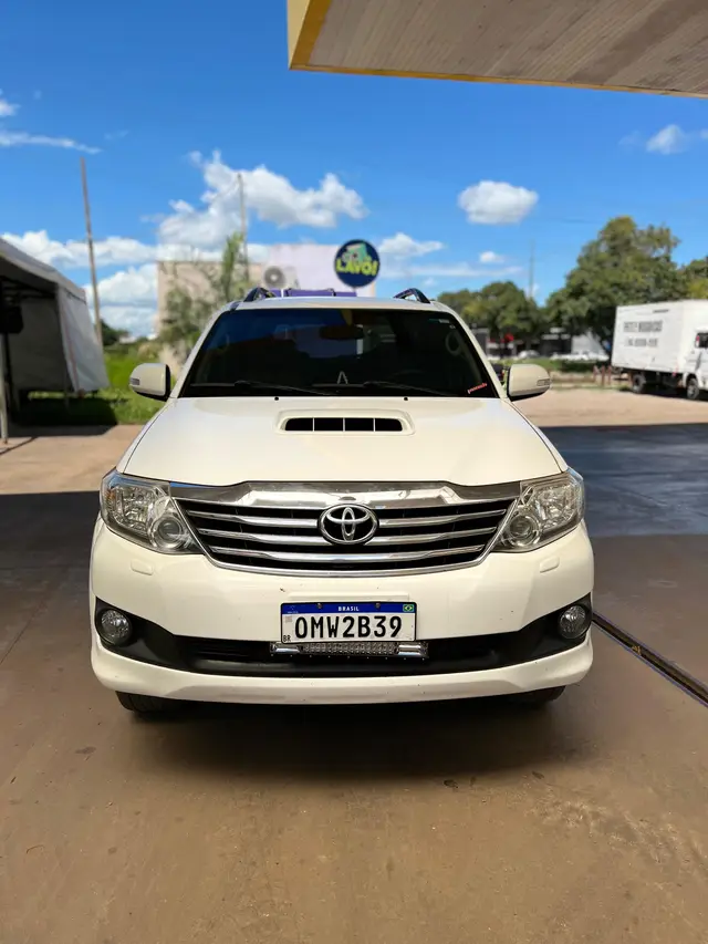 Carro Toyota SW4 2015 Hilux  3.0 TDI 4x4 SRV 5L