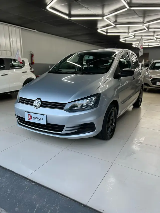 Carro Volkswagen Fox 2015 Trendline 1.0 TEC (Flex)