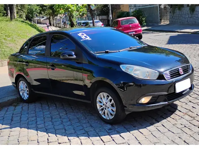 Carro Fiat Grand Siena 2018 Attractive 1.0 (Flex)