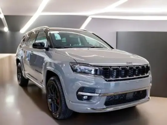 Carro Jeep Commander 2025 Blackhawk 2.0 Hurricane