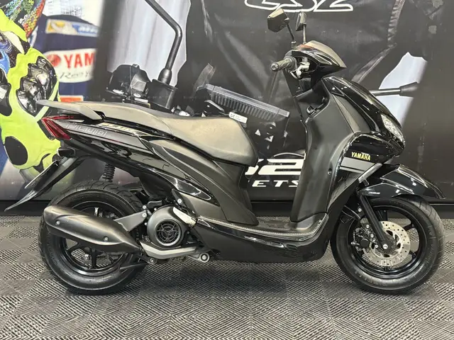 Carro Yamaha Fluo 2023 ABS