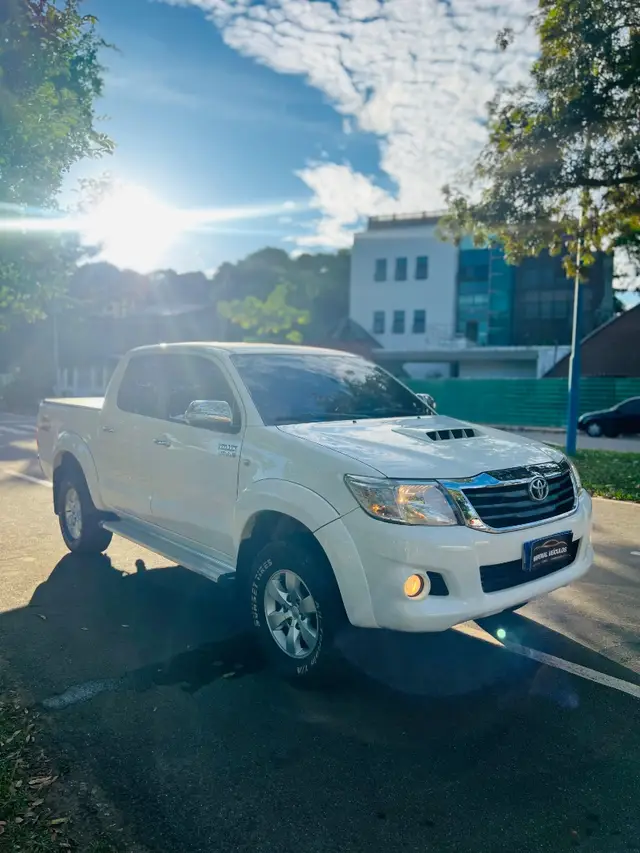 Carro Toyota Hilux Cabine Dupla 2014 Hilux 3.0 TDI 4x4 CD SR
