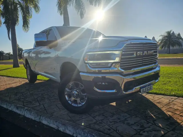 Carro RAM 2500 2023 Laramie 6.7 4X4