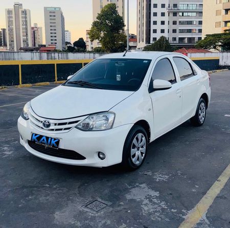 Etios Sedan X 1.5 (Flex)
