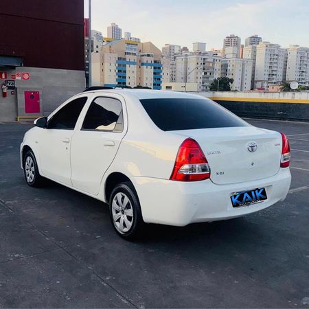 Etios Sedan X 1.5 (Flex)