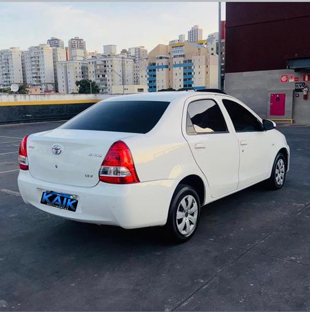 Etios Sedan X 1.5 (Flex)