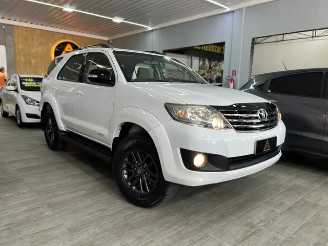 Carro Toyota SW4 2015 SR 4x2 2.7/ 2.7 Flex 16V Aut.