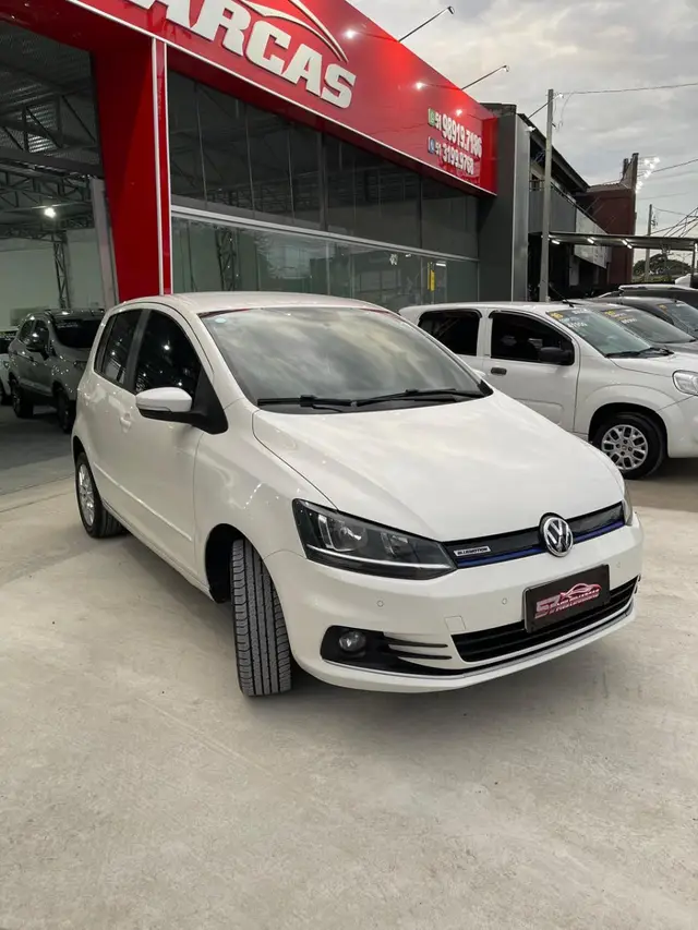 Carro Volkswagen Fox 2015 BlueMotion 1.0 MPI (Flex)
