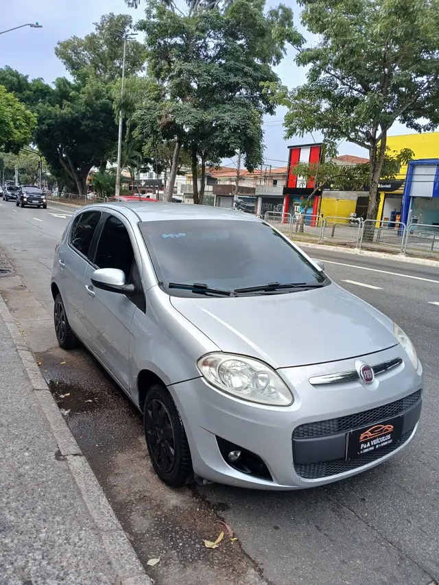 Carro Fiat Palio 2013 Attractive 1.4 8V (Flex)