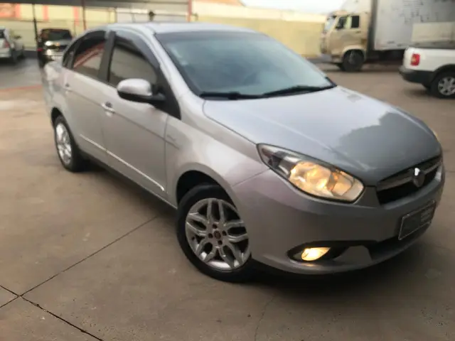 Carro Fiat Grand Siena 2014 Essence Duologic