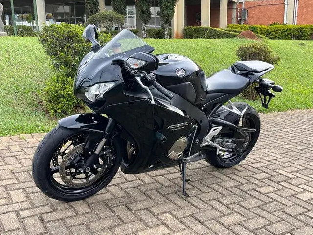 Carro Honda CBR 1000RR 2008 Fireblade (Standard)