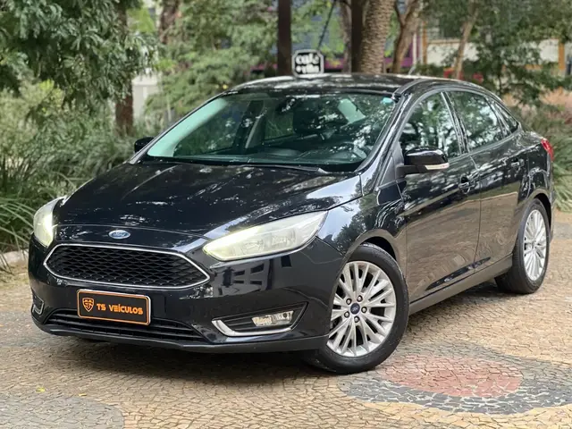 Carro Ford Focus Hatch 2017 SE Plus 2.0 PowerShift