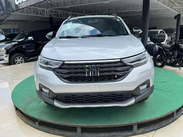 Carro Fiat Strada 2025 Volcano 1.3