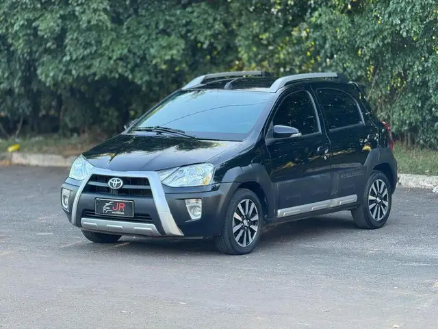 Carro Toyota Etios 2017 Cross 1.5 (Aut) (Flex)