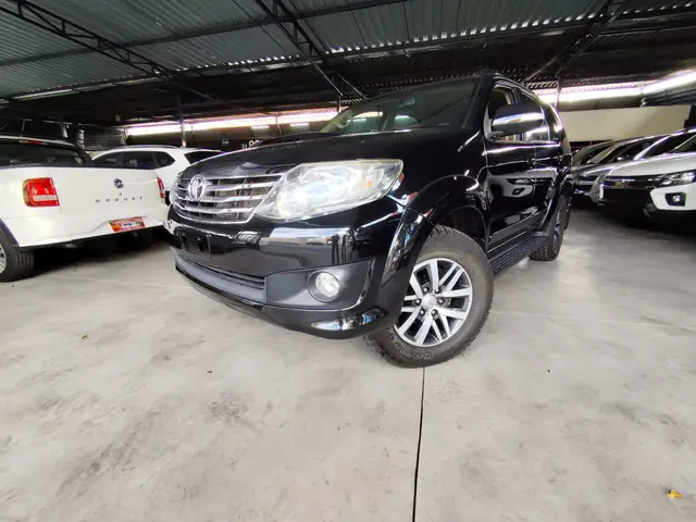 Carro Toyota Hilux SW4 2012 SRV 3.0 TDI 4X4 (5 Lugares)