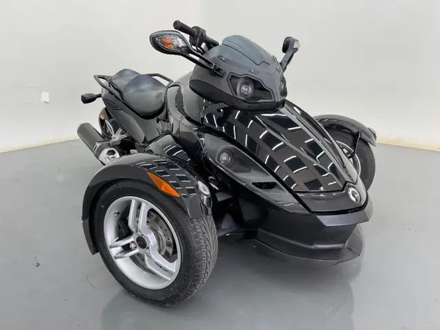 Carro BRP Can-Am Commander 2012 Can Am Spyder 990 RS (Triciclo)