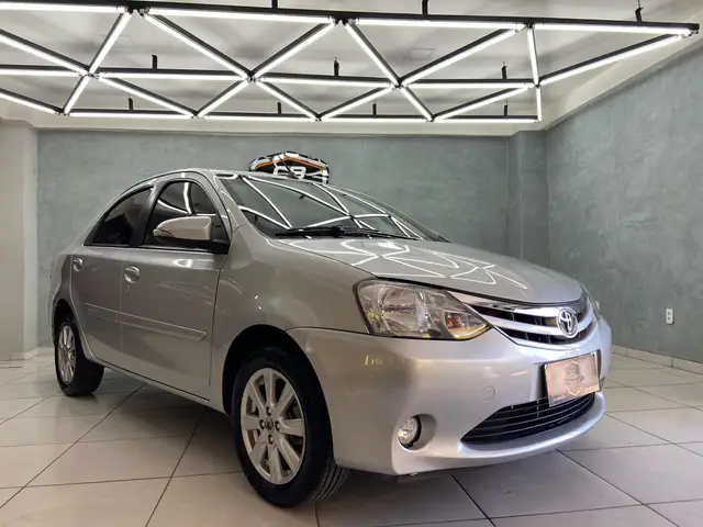 Carro Toyota Etios Sedan 2017 XLS 1.5 (Aut) (Flex)