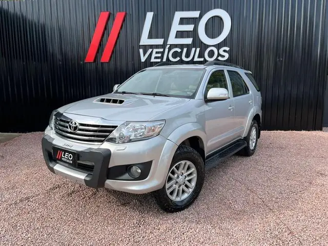 Carro Toyota Hilux SW4 2013 SRV 3.0 4X4 (7 Lugares)