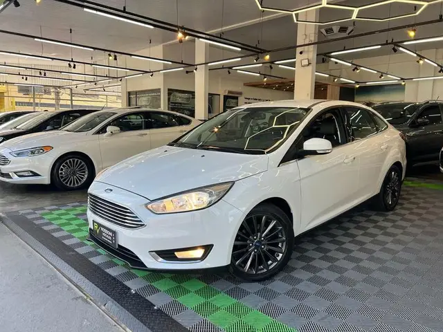 Carro Ford Focus Sedan 2016 Titanium Plus 2.0 PowerShift (Aut)