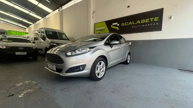 Carro Ford Fiesta Hatch 2016 SE Powershift 1.6 (Flex)