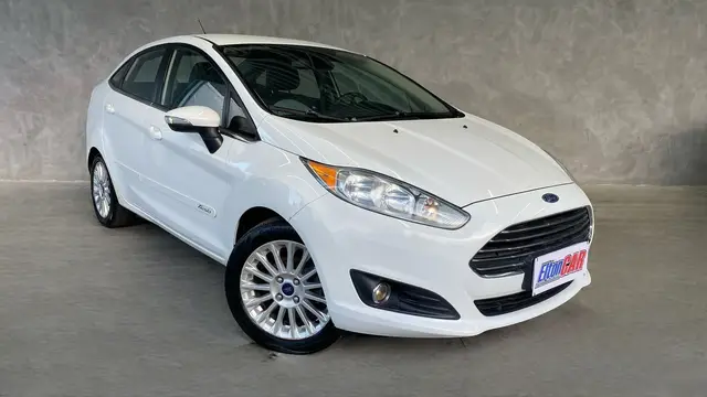 Carro Ford New Fiesta Sedan 2015 1.6 Titanium PowerShift (Flex)