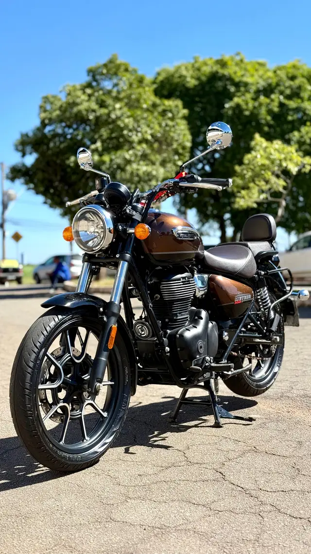 Carro Royal Enfield Meteor 350 2022 350 Stellar