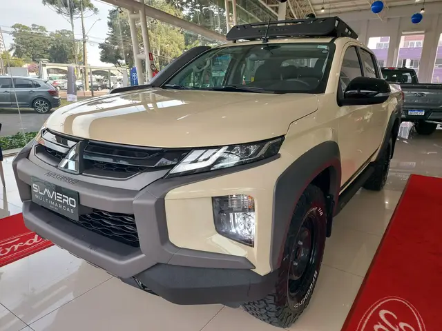 Carro Mitsubishi L200 Triton Savana 2025 2.4 Turbo