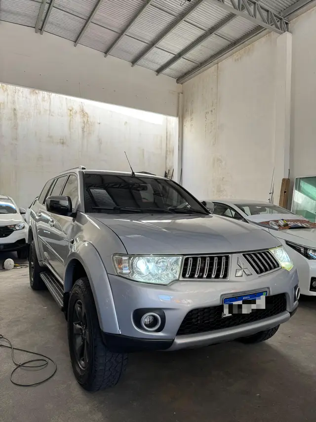 Carro Mitsubishi Pajero Dakar 2013 3.2 4WD (Aut)