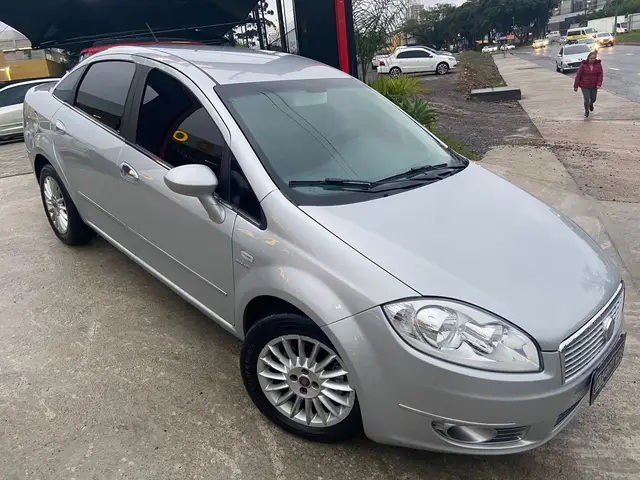 Carro Fiat Linea 2011 Absolute 1.8 16V Dualogic (Flex)