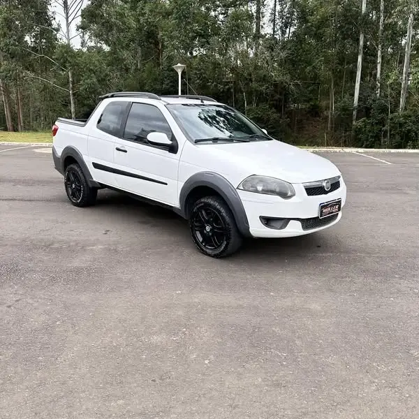 Carro Fiat Strada 2016 Trekking 1.6 16V (Flex) (Cabine Dupla)